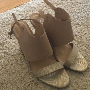 Chinese Laundry metallic wedges for summer!